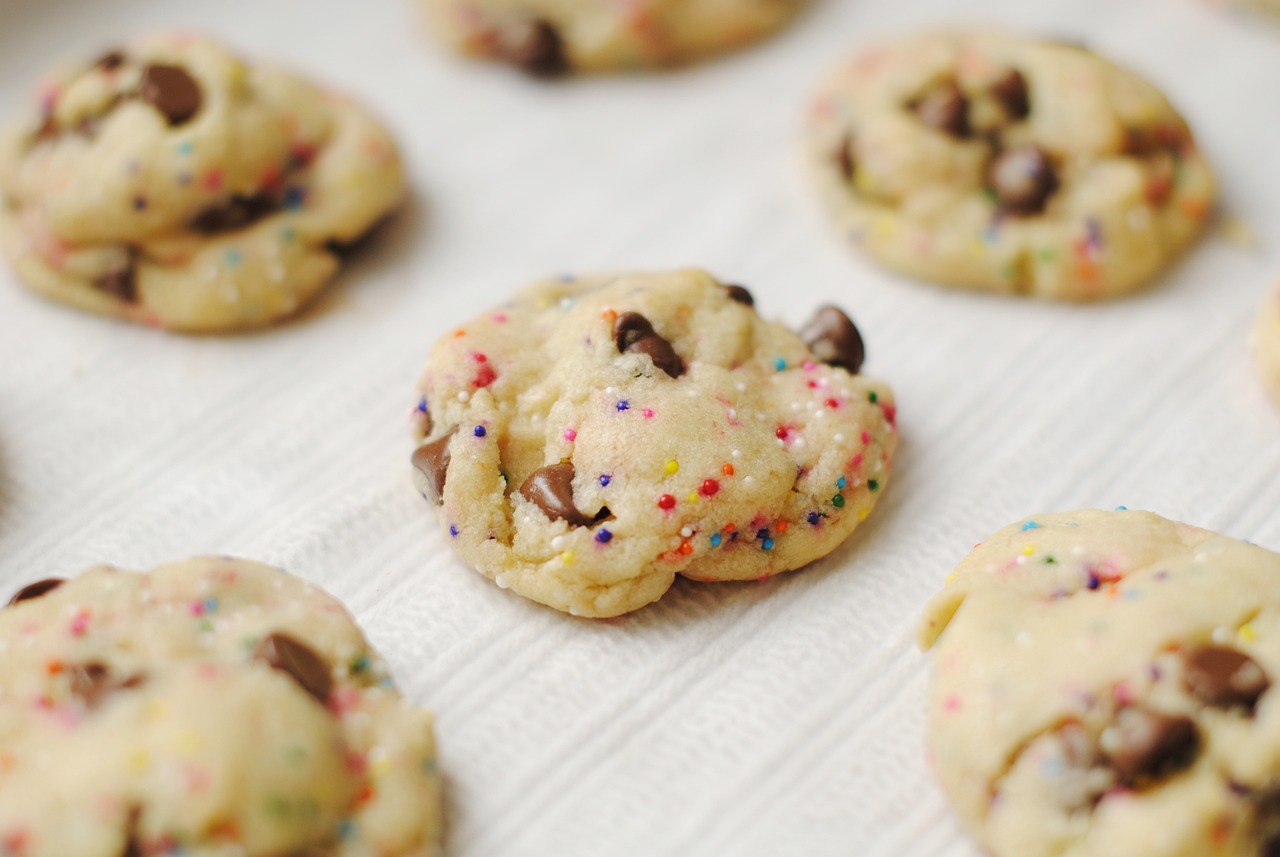 cookies, chocolate chips, chocolate chip cookies-960898.jpg